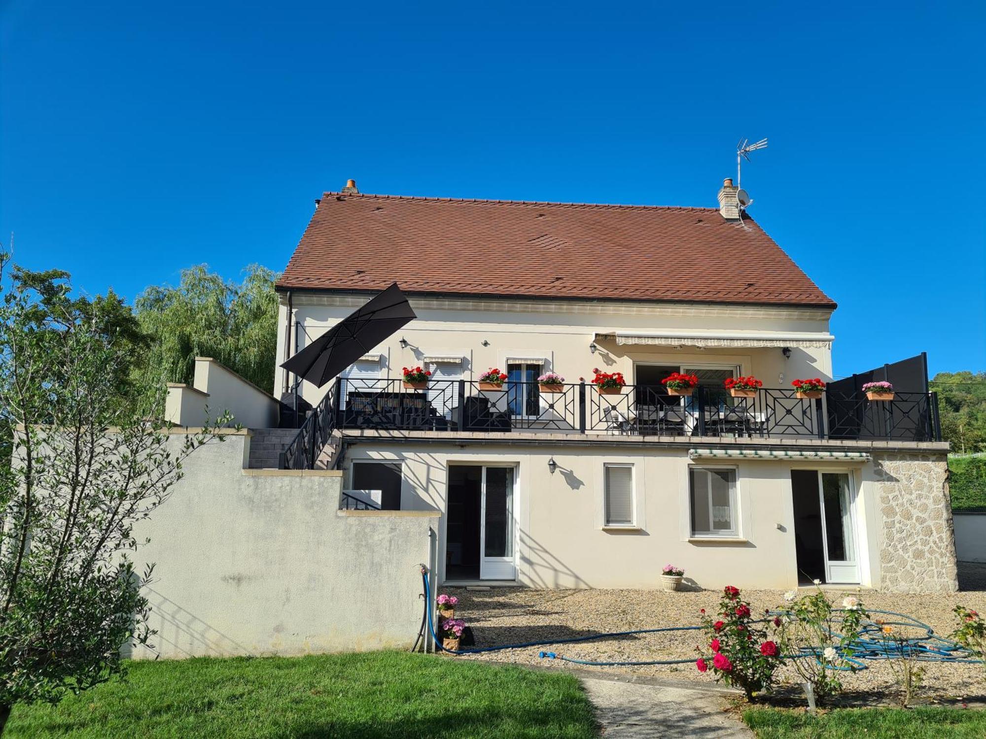 Chez Jaja Et Phiphi Apartment Bourg-et-Comin Exterior photo